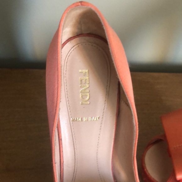 Fendi size 37 heels - Picture 2 of 3